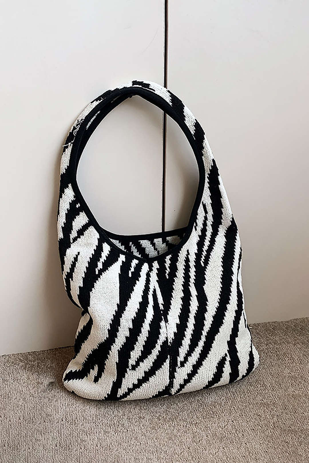 Zebra Pattern Knit Shoulder Bag