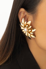 Pearl Decor Daisy Earrings